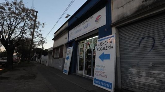 La Plata: un nene de 6 años, sin armas, vació la caja de una librería
