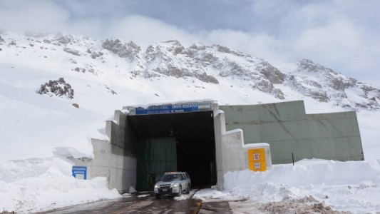 Precaución en Mendoza: Habilitaron el paso a Chile con uso obligatorio de cadenas