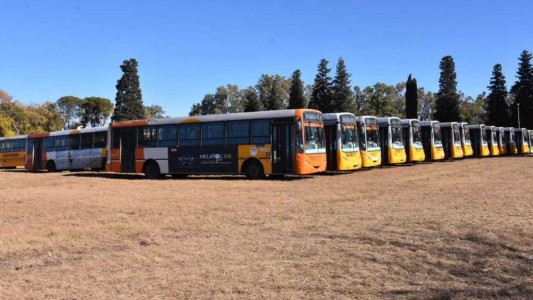 Levantaron el paro de transporte en Córdoba, para negociar reincorporación de los despedidos