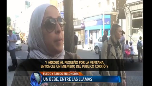 Londres: Lanzaban a sus hijos por las ventanas del edificio en llamas