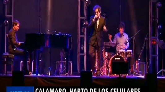 Calamaro no quiere al público que va con el celular a sus conciertos