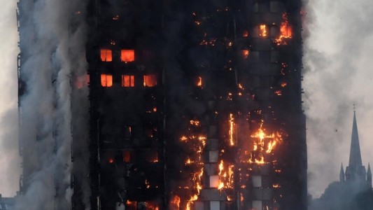 Incendio en Londres: la torre estaba revestida con un material prohibido