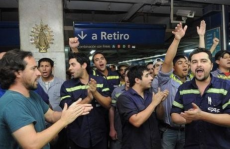 La justicia ordenó a Metrovías "restablecer las condiciones laborales" de trece metrodelegados