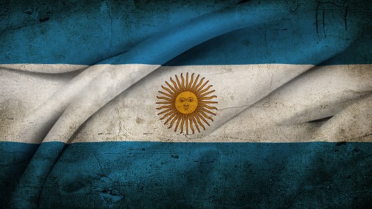 ¿Azul o celeste?: sigue la polémica por el color de la bandera argentina