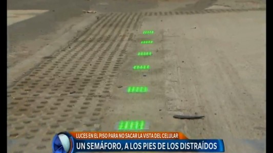 Semáforo para distraídos en Retiro: ¿qué opinan los peatones?