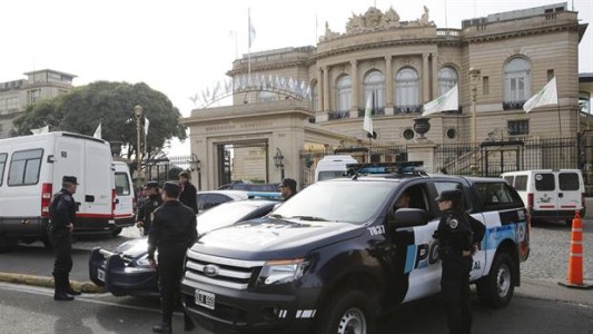 Allanaron el Hipódromo y el Casino Flotante en una causa por evasión impositiva