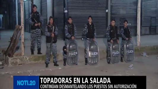 Con topadoras, siguen desmantelando los puestos de La Salada