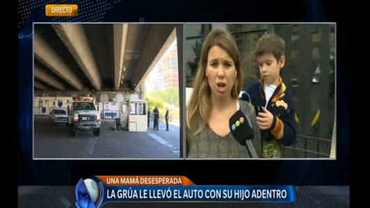 Estacionó el auto para ayudar a un indigente y la grúa se lo llevó con el hijo adentro