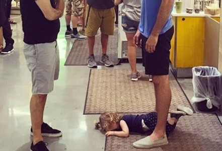 La lección viral de un padre ante el berrinche de su hija