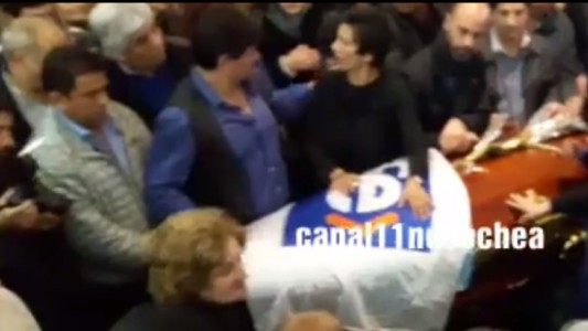 VIDEO: Así fue el tenso momento en el que echaron a Hugo Moyano del velatorio del "Momo" Venegas