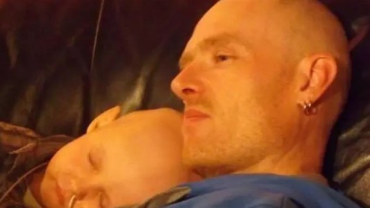 Conmovedor: el nene que gritó "una foto ahora", abrazó a su padre y murió