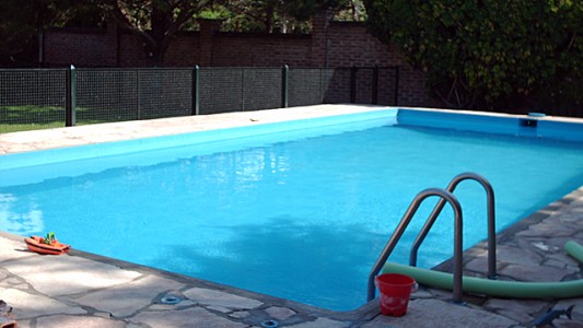 Abuela de 83 años se cayó en la pileta de su casa y murió ahogada