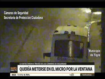 Quería meterse en un micro por la ventana y lo atrapó la policía