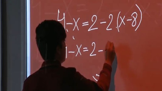 El adiós al pizzarón, las tizas y el borrador en las aulas