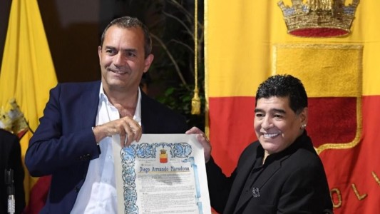 Maradona, ciudadano honorario de Nápoles: "Nadie me quiso como ustedes"