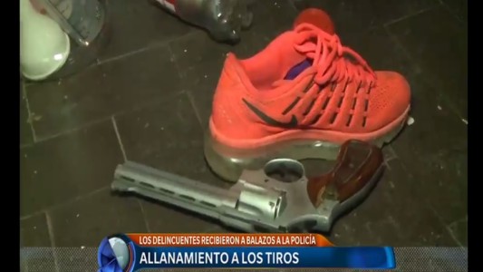 Video: delincuentes recibieron a los tiros el allanamiento policial