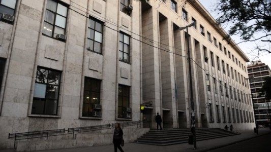 Un hombre roció con alcohol a su pareja y le prendió fuego delante de su pequeño hijo