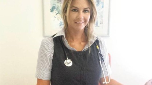 La enfermera de la que habla toda Australia: dice que se "contagió" cocaína por tener sexo con un médico