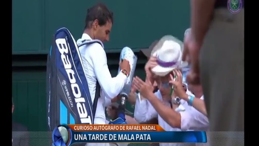 Nadal ganó y firmó un autógrafo en una pierna ortopédica