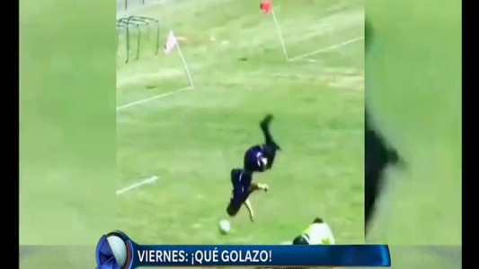 El golazo del viernes, con pirueta incluida