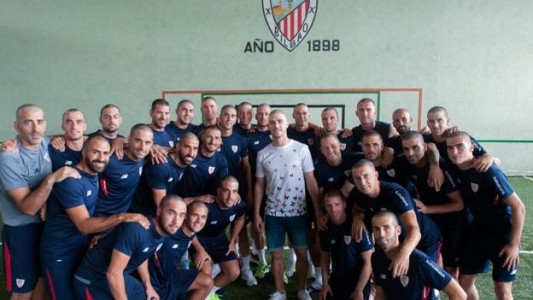 Los jugadores del Athletic Bilbao se raparon en apoyo a un compañero que tiene cáncer