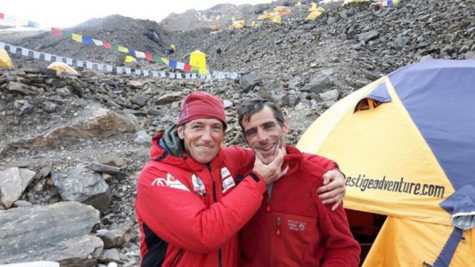 Detectaron señal del GPS y retomaron la búsqueda del montañista argentino perdido en el Himalaya