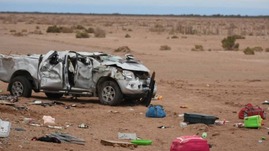Una camioneta volcó en la ruta 40 y tres niños fallecieron en el momento