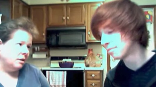 Video conmovedor: el joven le confiesa a su madre que es gay y así reacciona la mujer