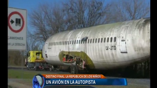 Trasladarán un avión por autopista