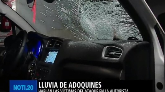 Adoquinazos en la autopista: el video del ataque