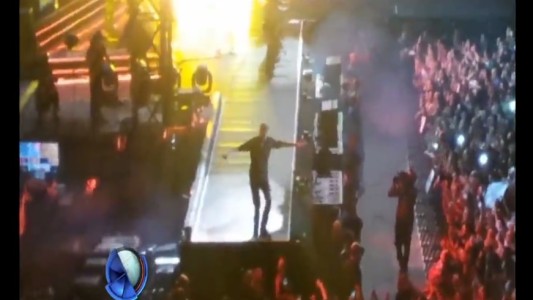 Abuchean a Enrique Iglesias por el "atraco" en un show