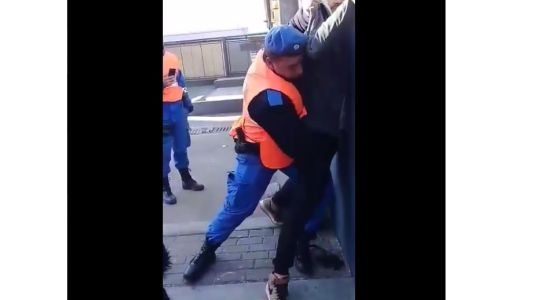 Abuso policial en Moreno: Uniformados maltratan a un joven que les hizo un comentario