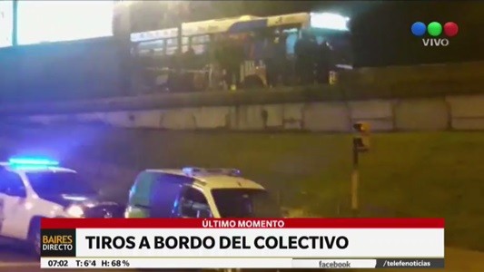 Mujer policía frustra un asalto en un colectivo, mata a un ladrón y hiere a otro