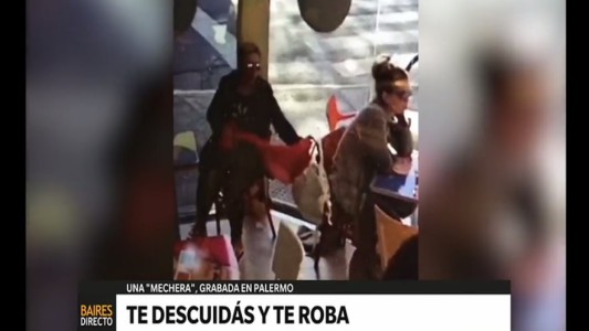 Video: así roba una "merchera" en un bar