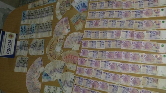 Córdoba: un nene de 12 años asaltó un comercio, se llevó 25 mil pesos y les regaló una parte a sus amigos