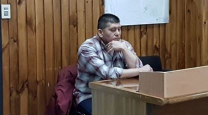 Liberaron al hombre que le clavó un tenedor en la cabeza a su esposa y la quiso meter en el horno