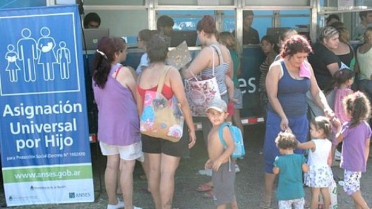 El 80% de las mujeres con AUH no tienen más de dos hijos