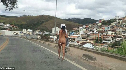 Misterio en Brasil: una mujer caminó desnuda por la ruta y provocó un caos de tránsito