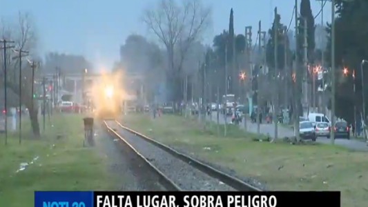 Video: así fue el choque del colectivo y el tren en Mariano Acosta