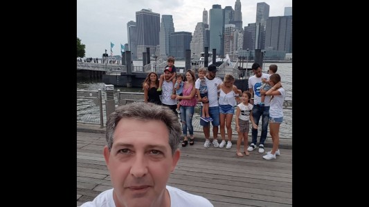 Se sacó una selfie, Messi "le arruinó la foto" y estallaron los memes