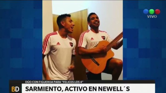 El dueto de Sarmiento y Figueroa cantando "Felices los cuatro"