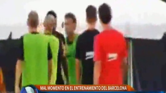 Neymar a los golpes en el entrenamiento