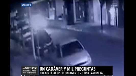 Asesinaron a un joven y lo tiraron desde una camioneta