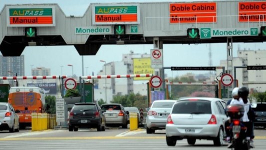 Ordenan bajar los precios de los peajes de las autopistas porteñas