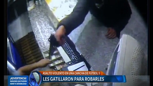 Video: se hicieron pasar por jugadores y asaltaron una cancha de fútbol 5