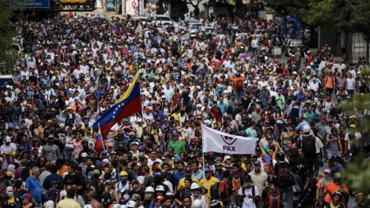 La Policía venezolana reprimió la protesta opositora en Caracas y dejó siete heridos