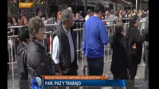 Multitud en San Cayetano para pedir por trabajo