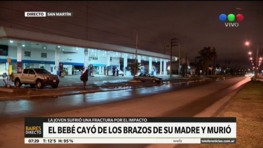 Atropellaron a una joven y su bebé murió al caer de sus brazos