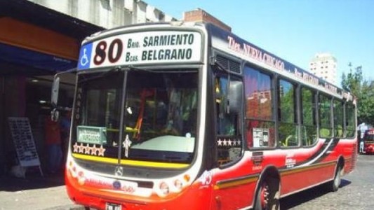 Ladrón asaltó a un colectivero y le cortó la cara