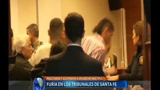 Golpearon e insultaron a un asesino múltiple en los tribunales de Santa Fe